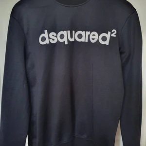 DSQUARED2 sweatshirt tröja - Riktigt bra skick, använd fåtal gånger o ba i legat  Priset kan diskuteras