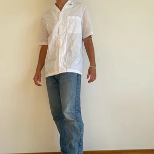 COS Kortärmad Skjorta - Strl: S, 100kr