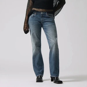 Lågmidjade jeans - Populära slutsålda weekday jeansen som är lågmidjade💙💙 Säljer pga använder inte längre