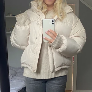 Jacka  - Kommer inte till användning! Skriv om du har frågor! 