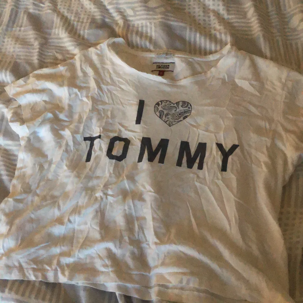 T-shirt från Tommy Hilfiger! Köparen står för frakten💙. T-shirts.