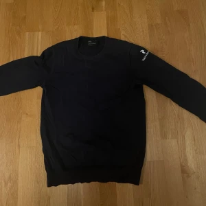 Peak performance, Polo Ralph Lauren st. S - Båda är i nytt skick aldrig använda, säljer båda för 400kr tillsammans eller 200kr styck. De båda är i storlek S. Fråga om du undrar nåt :)