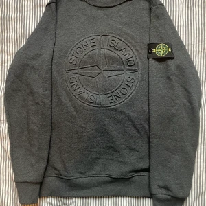 Stone Island Tröja - Pris går att diskuteras. Köparen står för frakten. Det går bra att mötas inom Stockholm också