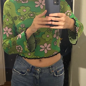 Grön mönstrad topp - Mönstrad grön topp från asos, superfin kom bara aldrig till användning 💕tyckt inte på köp direkt! 