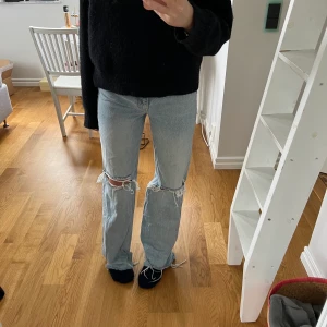 Zara jeans - Säljer min zara jeans som tyvärr inte kommer till användning längre💕