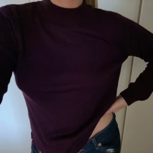 Lila stickad tröja!  - stickad tröja i en fin lila färg!! 