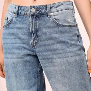 Tänkte kolla intresset på dessa low waist jeans från H&M. Aldrig använda, bara provat dom. Storlek 40 men skulle säga att det passar en 38a, kan även ha dom lite oversized vilket var min tanke från början😄 