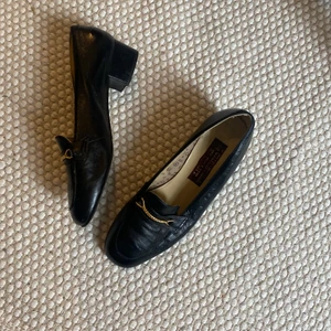 Vintage skor - Retro vintage-skor i skinn. Storlek är ej angivet men jag skulle tippa på strl 38,5.