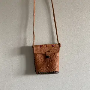 liten handväska från afrika. mått cirka 15x12x5 cm