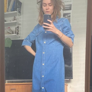 Gant jeansklänning - Jättefin klänning i jeans från GANT, aldrig använd och har kvar prislappen