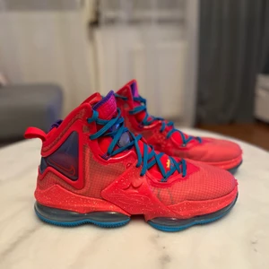 Lebron 19  - Lebron 19 siren red laser blue