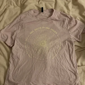 Chill-T-shirt från HM!  - En ljuslila bekväm t-shirt - perfekt för slöa dagar! 