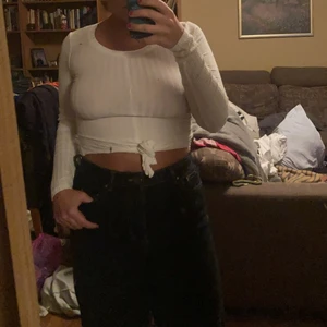 Vit Knit topp - Vit knit topp i ribbad material från Gina Tricot storlek s.