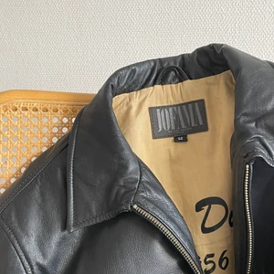 Skinnjacka  - Skinnjacka från Jofama i helt perfekt skick 💘 Säljer då den tyvärr är för stor för mig och inte kommer till användning  Kan mötas upp i Stockholm eller frakta 🌼