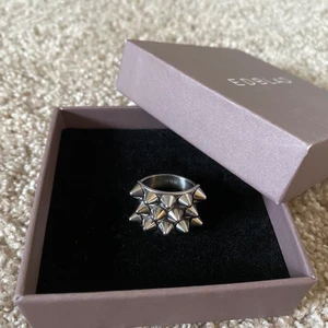 Edbladring - Säljer denna såå fina ring ifrån Edblad då den tyvärr är lite för stor för mig💕