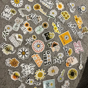 Klistermärken  - Massor av olika klistermärken. 20kr + 13kr frakt