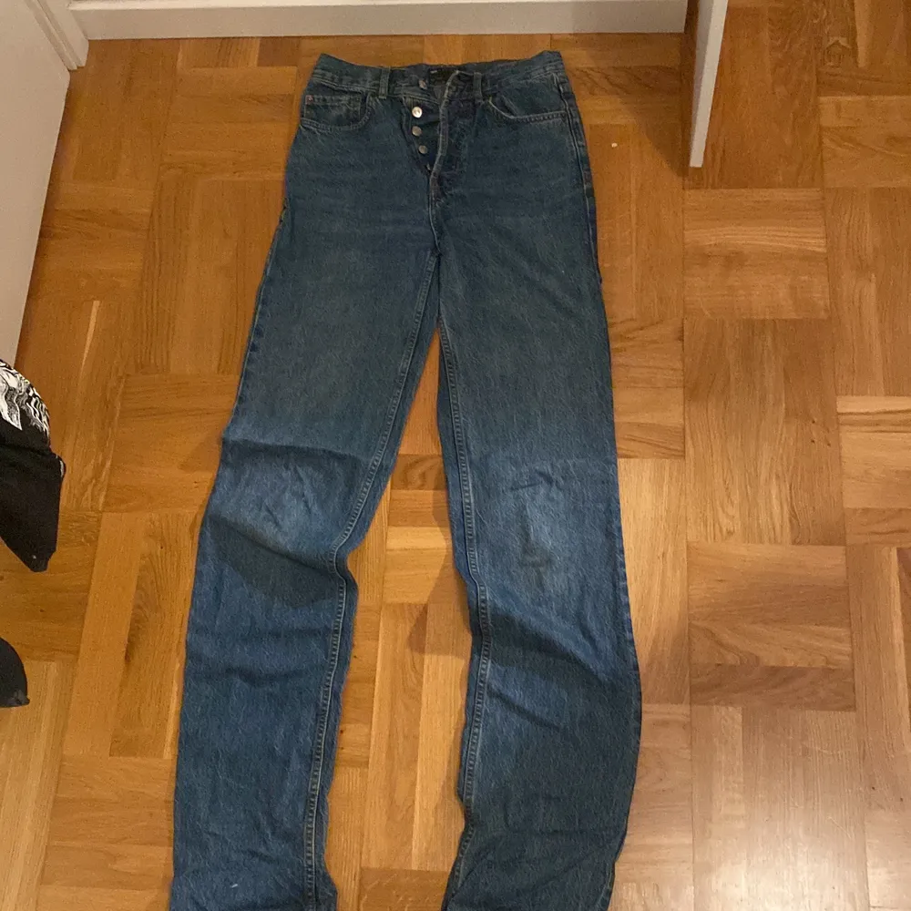 Sjukt långa byxor. Frakt ~50-60. Jeans & Byxor.