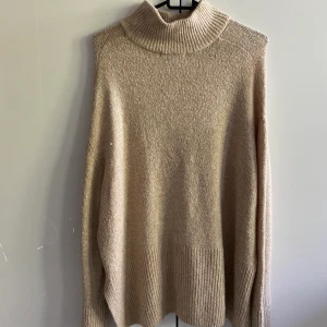 S-M-L - Beskrivning finns på bilden:) tröjan kan användas som klänning eller som en vanlig stickad tröja:)