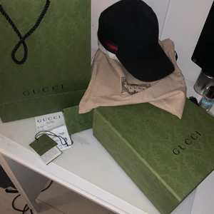 Gucci keps - Nästan helt ny Gucci keps svart Ny pris 3250