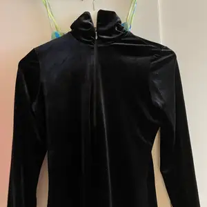 Supercool tröja från Versace med nice tryck på ryggen. I velour 