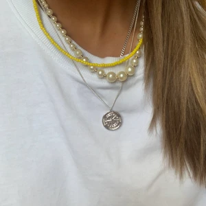 Halsband - Säljer lite diverse halsband!! Säg till om du är intresserad av något ❤️❤️🥰 100kr styck!