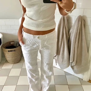 Linnebyxor - Såå så snygga linnebyxor, finns ej att köpa💕 helt oanvända, köpta på plick. Bild på fickorna på sista bilden. Passar mig som är 170. Direkpris: 500kr