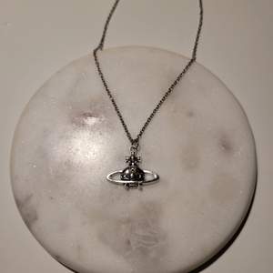 ‼️ Vid köp skriv privat ‼️ handgjort silver planet halsband rostfritt   Frakt 13 kr