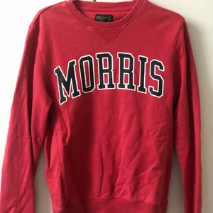 Morris sweatshirt  - Snygg Morris tröja till salu. Säljer den för att den inte kommer till någon användning längre. Stl: XS men passar S Köparen står för frakten!