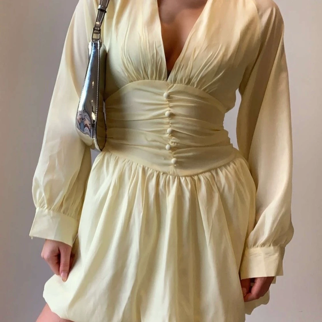 Djup V, mini klänning