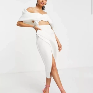 Klänning - Endast använd en gång, bra kvalitet 