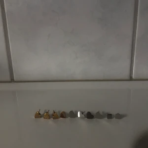 Örhängen - Kan diskutera enskilda pris ifall man inte vill ha alla❤️ knappt använda!