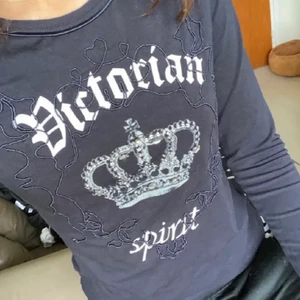 Esprit (?)  - ( lånad bild ) Snygg långärmad tröja. Väldigt bekväm och skönt material. Super fin till mycket. Stretchig matrial så den passar både s och m. Skriv privat för fler frågor/bilder! Köparen står för frakten<3