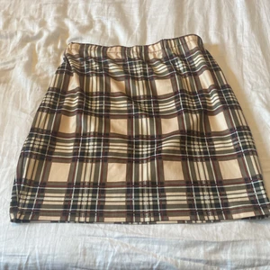 Shein  - Den är oanvänd. Väldigt bra skick. Mjukt material 