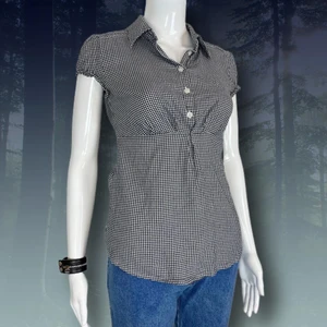 Topp  - 🧚🏼 Köp gärna direkt! Söt topp från M N G Collection, mango. Storlek EUR M. Diskret dragkedja. Mått: Axel till axel 36cm, Midjebredd 38-39cm, Armhåla till armhåla 42cm, längd 60cm. 