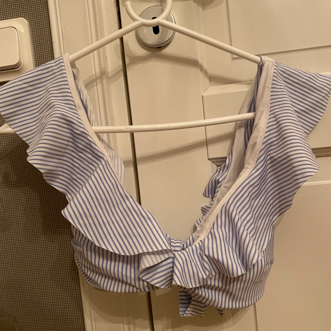 Bikinitopp med volanger 