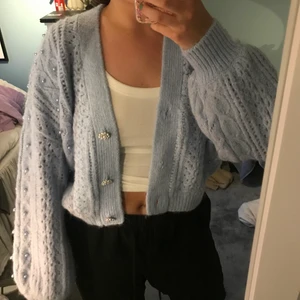 Stickad kofta - Jättefin oanvänd stickad kofta ifrån ZARA