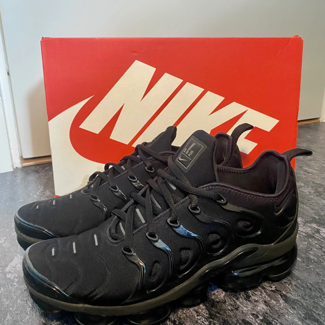 NIKE AIR VAPORMAX PLUS - 91