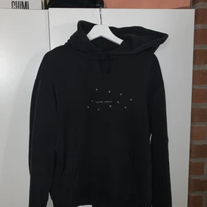  Saint Laurent logo Hoodie  - Köpt från haiendo.shop (instagram sida) för 3300kr. Knappt andvänd sitter bra men inga tillfällen att andvända den