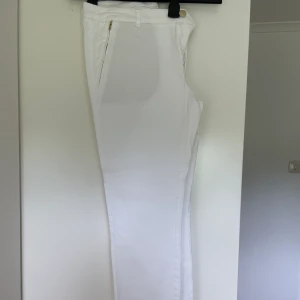 stockh LM jeans dam - Använt skick, med gulddetaljer. Nypris ca 799.