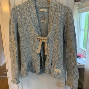 Odd Molly kofta - Odd Molly kofta i topp skick! Paketpris vid köp av flera plagg!✨✨ priset går att diskutera💛 kolla gärna på mina andra annonser