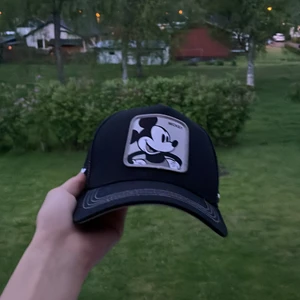 Keps mikey mouse  - En ganska ny keps andvänder ej så vill sälja den.