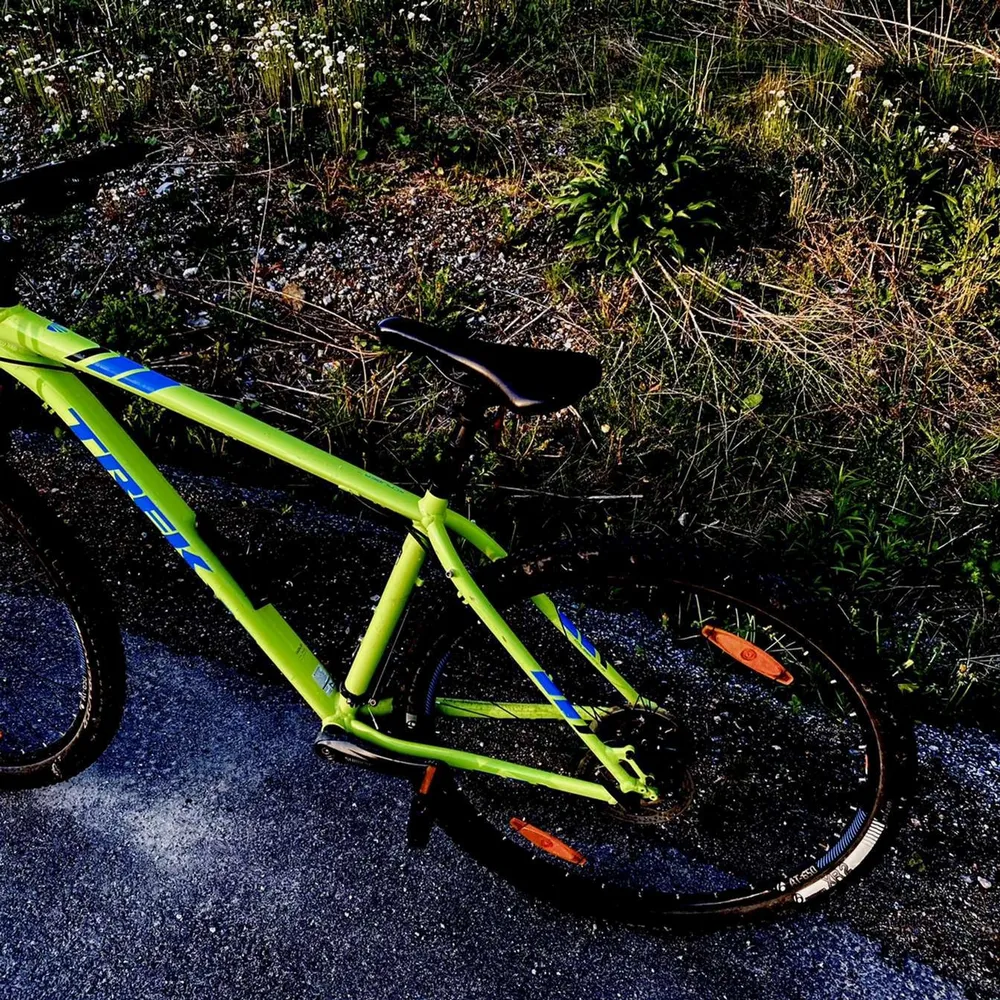 Grön cykel många växlar bra skick kontakta för mer bilder och information mötas upp Stocholm Handen. Övrigt.