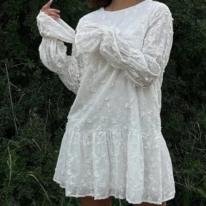 Säljer denna skit snygga klänningen - Aldrig använd av mig köpt på Plick och då va den också helt ny! 