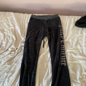 AliExpress juicy byxor grå/ svart xs - Kolla mitt första inlägg för att få veta om de. Tröjan är såld det är derför jag lägger ut detta. 