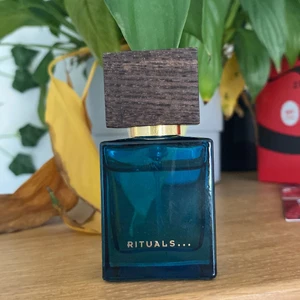 Rituals… parfym - Jätte bra att köpa till pappa i present, det är en rituals parfym i kilL doft men inte för stark. 