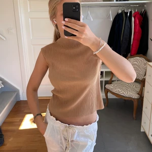 Linne - Skitnygg topp från nakd. Lite högre i halsen sitter perfekt längst kroppen