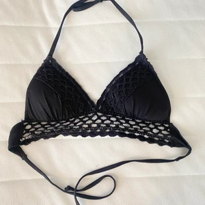 Bikiniöverdel - Svart bikiniöverdel strl XS från Cubus. Använt skick som man kanske kan sy, se bild 3. Därav billigt pris! 