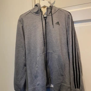 Adidas Zip Hoodie - Storlek Large. Bra skick. Hör av er vid frågor. 