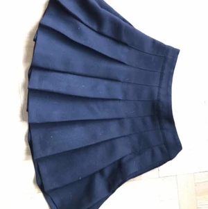 Kjol - Så fin kjol köpt second hand! Bra skick använd typ en gång. Säljer pga jag inte passar i kjol😊