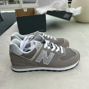 New Balance 574 - Helt nya (aldrig använda) New Balance 574 i stolek 43, priset kan diskuteras:)